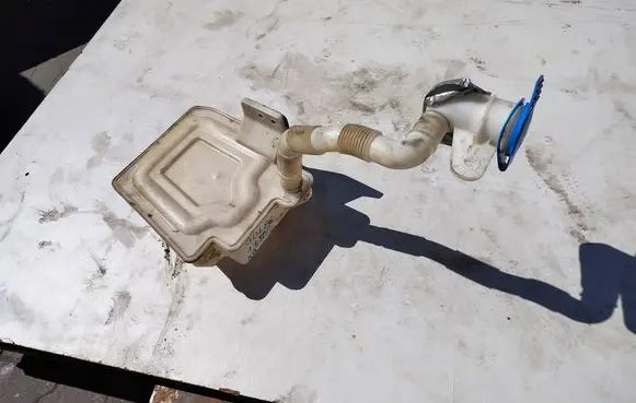 Volkswagen Golf VI Windshield washer fluid reservoir/tank 1K0955453Q