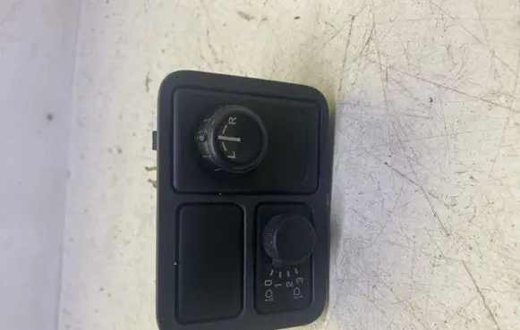 Nissan Almera N16 Wing mirror switch 6896090J00 37024A