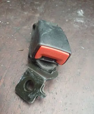 BMW 3 E46 Rear seatbelt buckle 7001811 B54001 33015649
