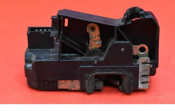 Opel Astra G Front door lock 90561151AS