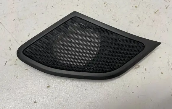 Dodge RAM Front door speaker cover trim 6TZ92TRMAA 6TZ94TRMAA