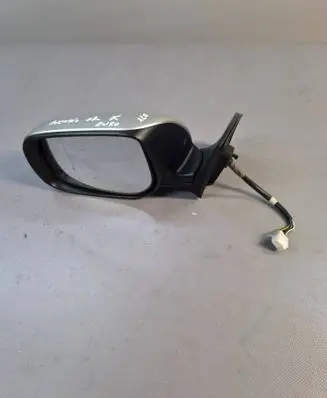 Toyota Avensis T250 Front door electric wing mirror