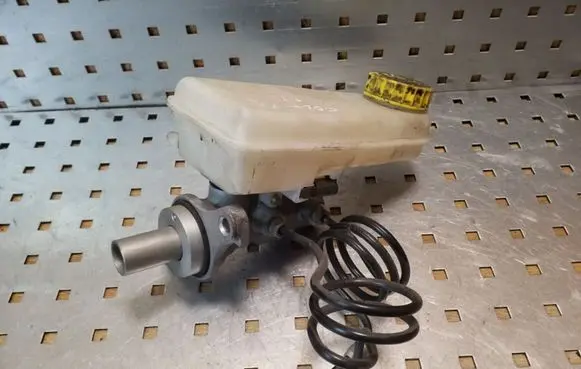 Mitsubishi Colt Master brake cylinder 32067272