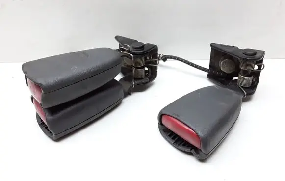 Volvo XC70 Rear seatbelt buckle 9191997 9407794