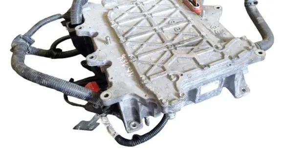 Voltage converter inverter