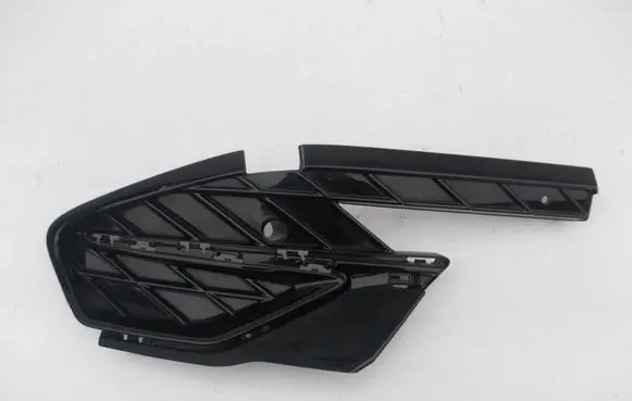 Cupra Formentor Front bumper lower grill 5FF853666D