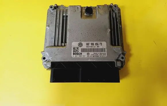 Volkswagen PASSAT B6 Engine control unit/module 06F906056FB 0261S02261