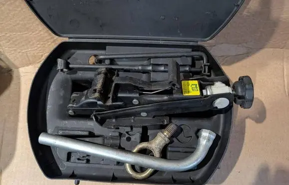 Skoda Fabia Mk1 (6Y) Lift Jack 6N0012115A