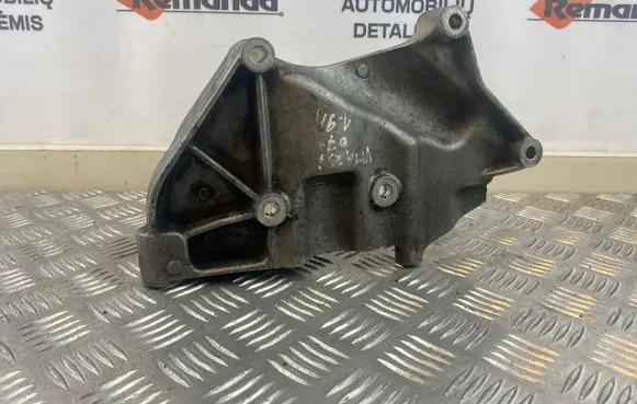 Suzuki Grand Vitara II Generator/alternator bracket 