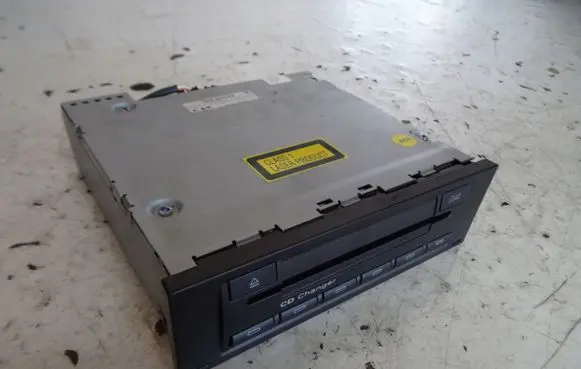 Audi A4 S4 B7 8E 8H CD/DVD changer 8E0035111D