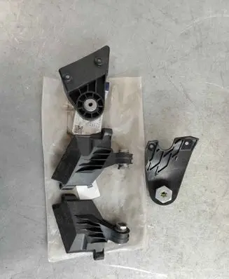 Mercedes-Benz E W212 Headlight/headlamp mounting bracket a2128201414