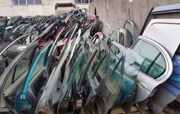 Mazda 323 F Rear door green