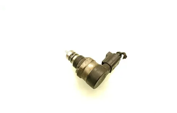 Volkswagen Polo V 6R Fuel pressure regulator 057130764AB