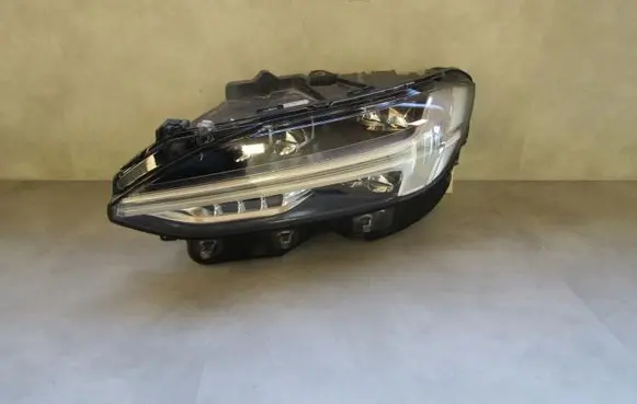Volvo S90, V90 Headlight/headlamp 31655728