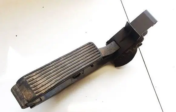 Mercedes-Benz E W211 Accelerator throttle pedal a2113000404
