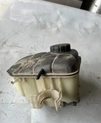 Mercedes-Benz C W203 Coolant expansion tank/reservoir 2035000049