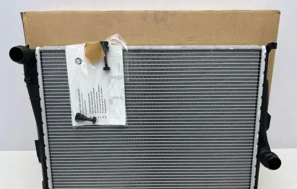 BMW Z4 E85 E86 Coolant radiator 1436242