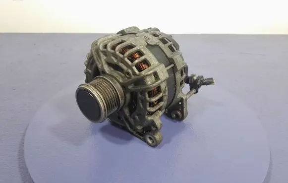 Skoda Octavia 985 Generator/alternator 04L903021G