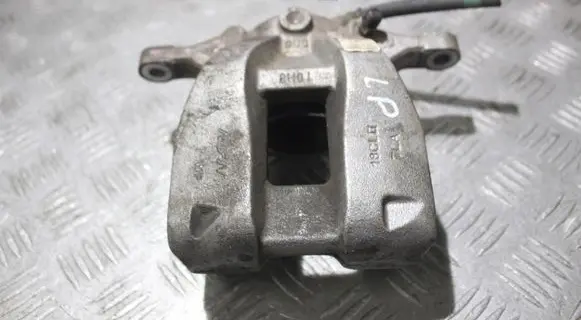 Honda CR-V Front brake caliper