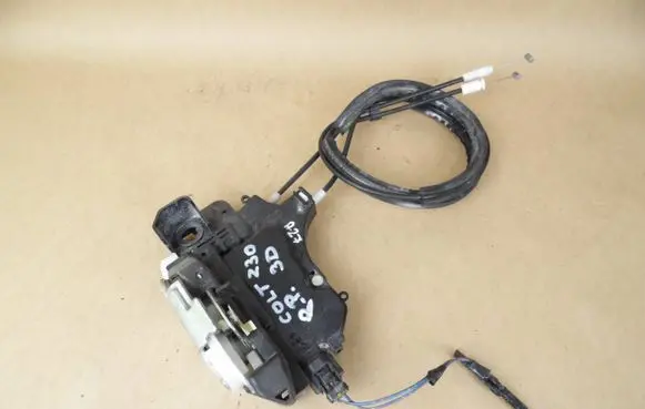 Mitsubishi Colt CZ3 Front door lock 
