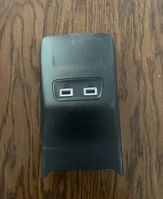 Peugeot 2008 II USB socket connector 98217039DX 9824732180