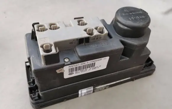 Mercedes-Benz E W210 Central locking vacuum pump 2108002848 00782845