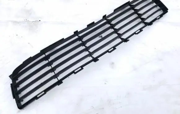 Toyota Auris 150 Front bumper lower grill 5311202080 53112-02080