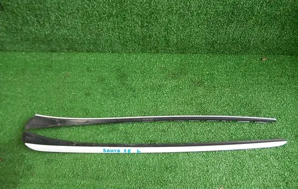 Hyundai Santa Fe Windshield trim 