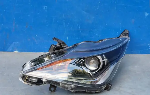 Toyota Aygo AB40 Headlight/headlamp