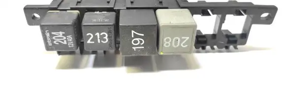 Volkswagen PASSAT B5 Fuse module 8L0941822A