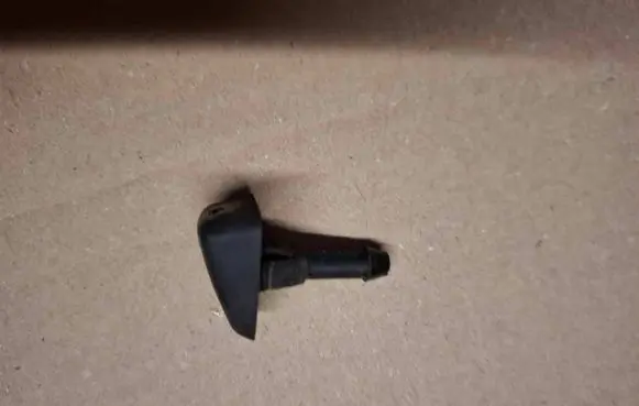 Volvo S80 Windshield washer spray nozzle 
