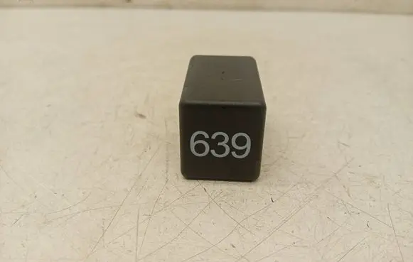 Audi A8 S8 D3 4E Glow plug pre-heat relay 4E0907282A