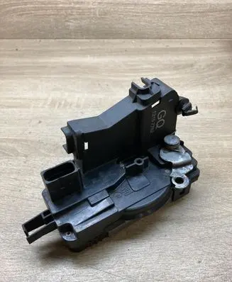 Opel Signum Front door lock 13157762