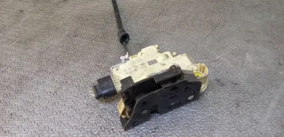 Volkswagen PASSAT B6 Front door lock 3C1837015A