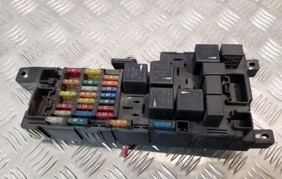 Volvo S80 Fuse module 8678449