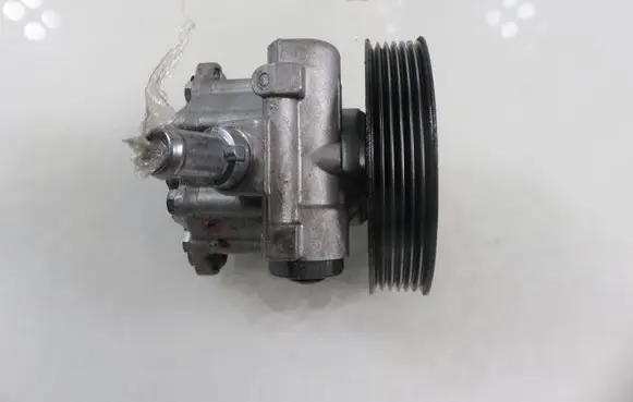 Audi A4 S4 B6 8E 8H Power steering pump