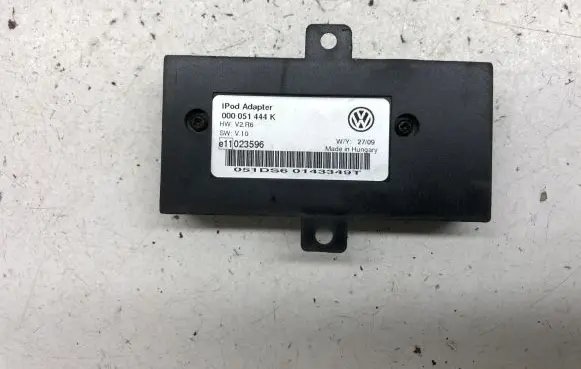 Volkswagen Golf V iPod connector socket 000051444K