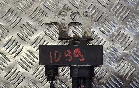 Coolant fan relay
