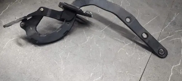 Volvo S40 Tailgate hinge 8643157