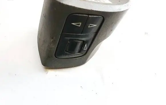 Opel Astra H Steering wheel buttons/switches 440768813