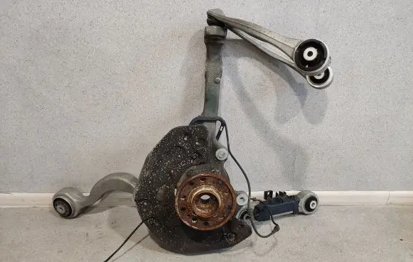Mercedes-Benz GLC X253 C253 Front wheel hub spindle knuckle A2533320101