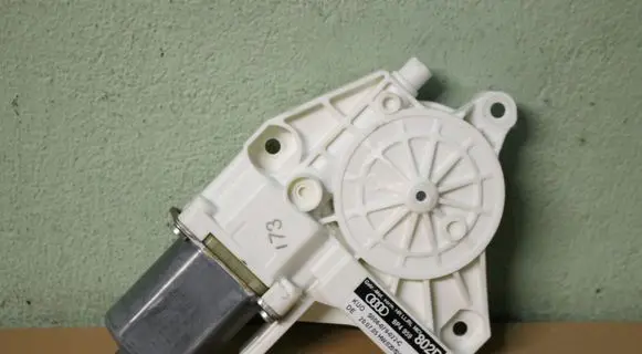 Audi A3 S3 8P Rear door window regulator motor 8P0959802D