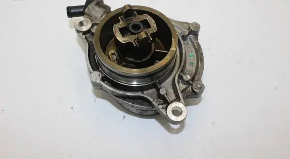 BMW 5 E60 E61 Vacuum pump 7791232 700437012 07T1130625