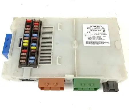 Volvo V70 Fuse module 30765624