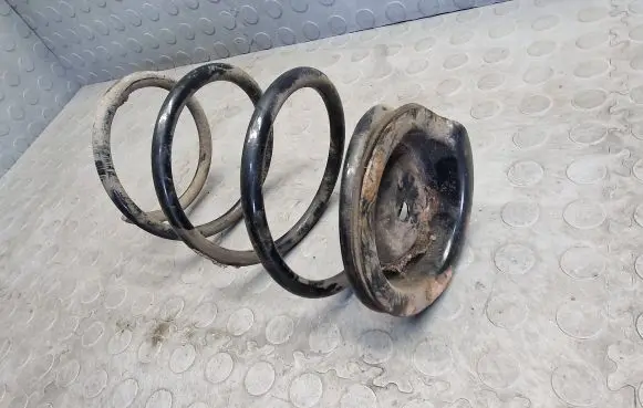 BMW X3 E83 Front coil spring 6759452