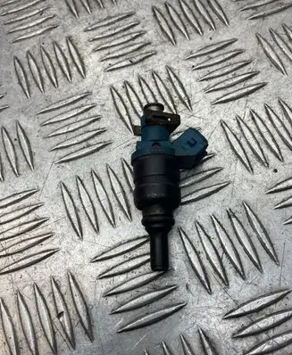 Volkswagen Golf IV Fuel injector 058133551F
