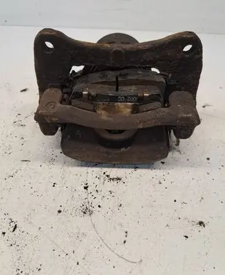 Toyota Prius (NHW20) Front brake caliper