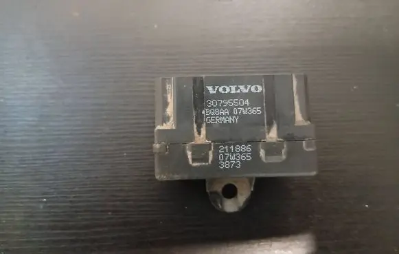 Volvo V70 Seat heating relay 30795504 211886