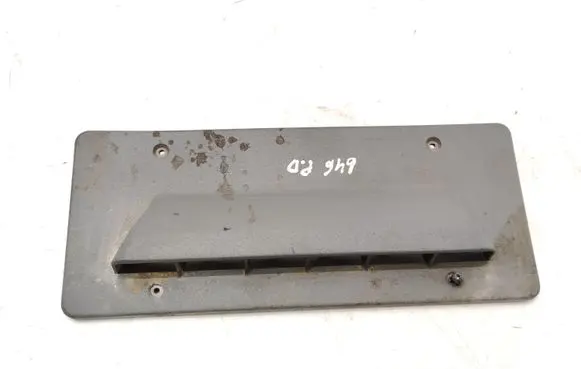 Rear air vent grill