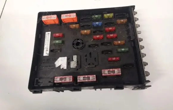 Volkswagen PASSAT B6 Fuse box set 3c0937125 6359-2777